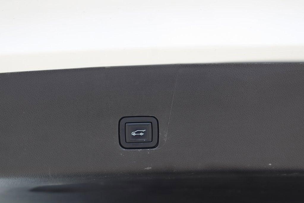 used 2022 Chevrolet Traverse car, priced at $28,545