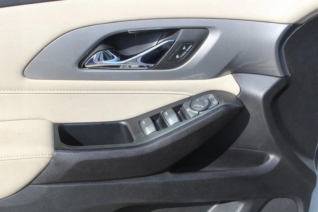 used 2022 Chevrolet Traverse car, priced at $28,545