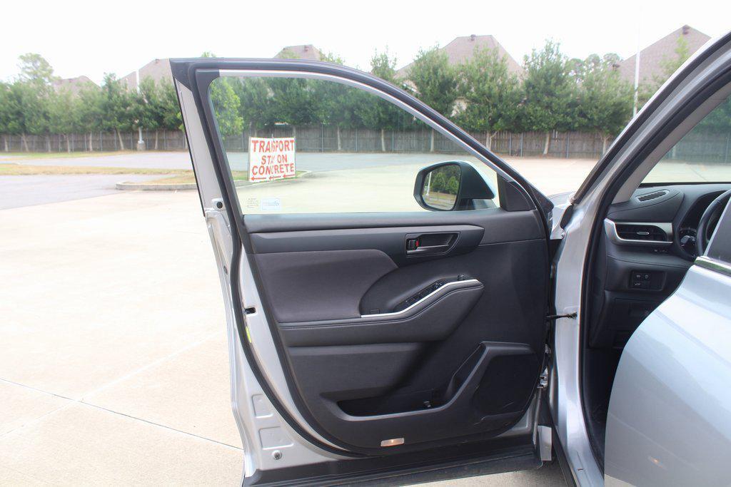 used 2023 Toyota Highlander car, priced at $29,995