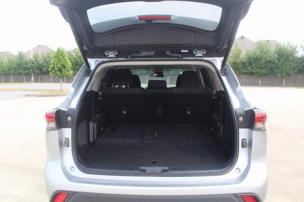used 2023 Toyota Highlander car, priced at $29,995