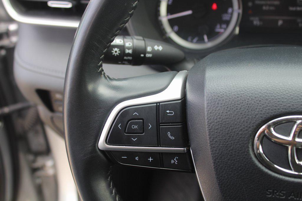 used 2023 Toyota Highlander car, priced at $29,995