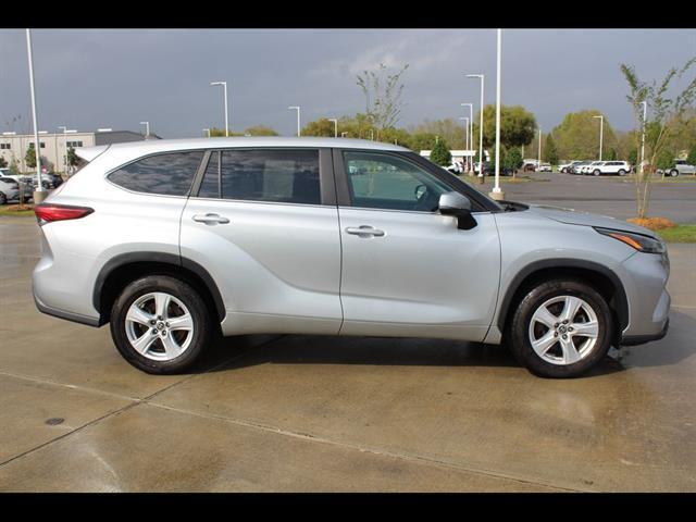 used 2023 Toyota Highlander car, priced at $29,994