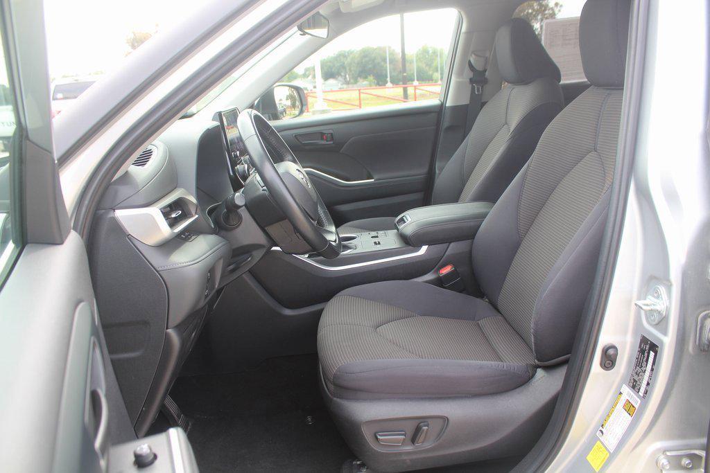 used 2023 Toyota Highlander car, priced at $29,995