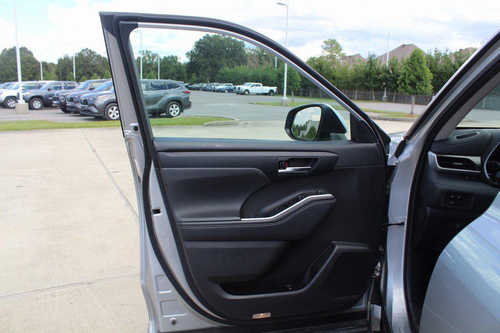 used 2024 Toyota Highlander car, priced at $37,795