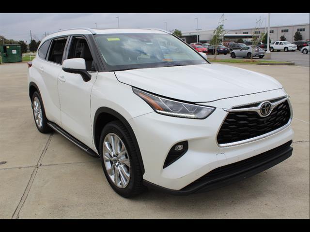 used 2021 Toyota Highlander car, priced at $30,995