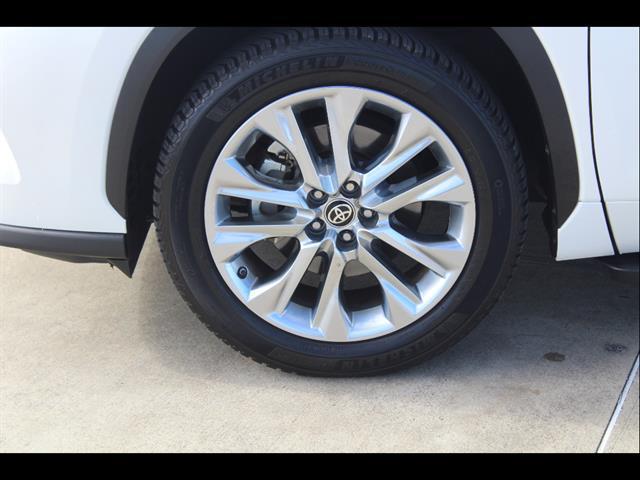 used 2021 Toyota Highlander car, priced at $30,995