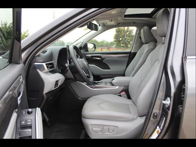 used 2024 Toyota Highlander Hybrid car, priced at $47,600