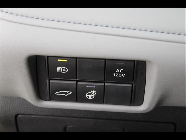 used 2024 Toyota Highlander Hybrid car, priced at $47,600