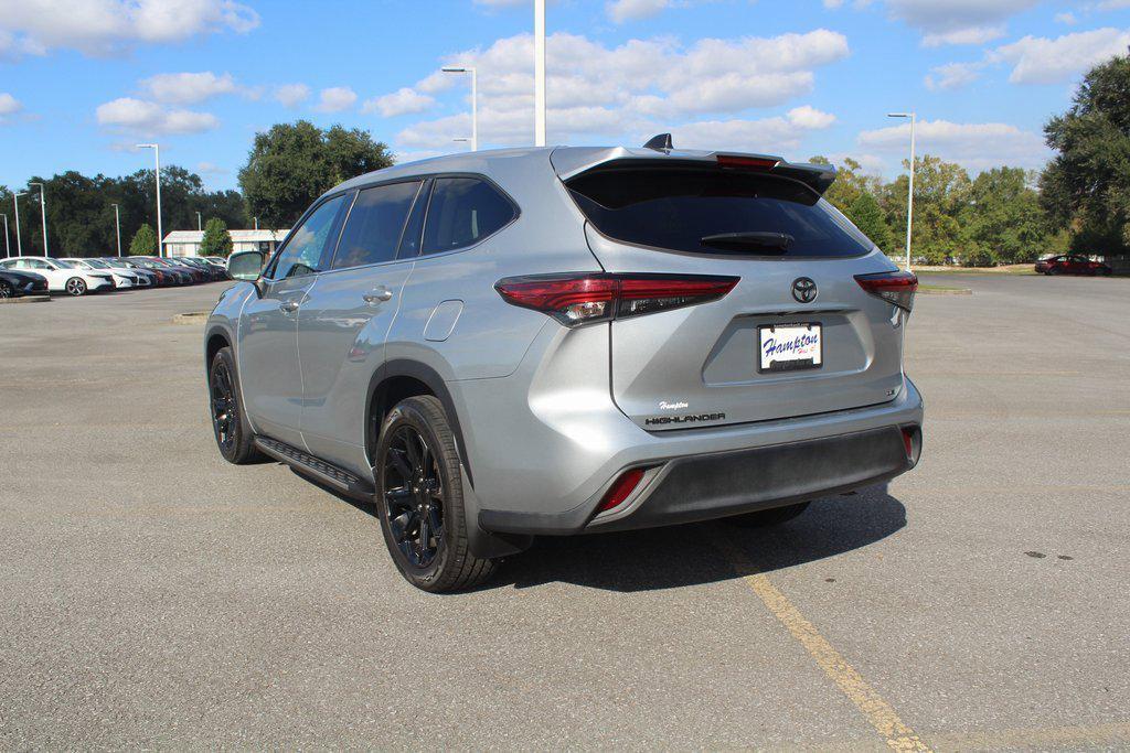 used 2022 Toyota Highlander car, priced at $25,995