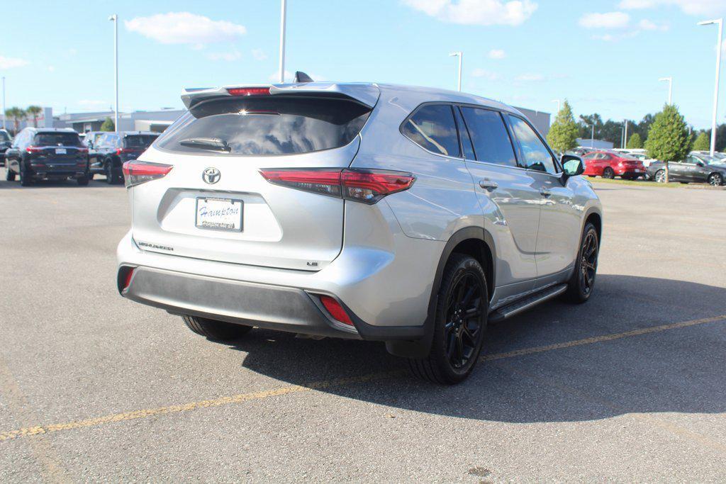 used 2022 Toyota Highlander car, priced at $25,995
