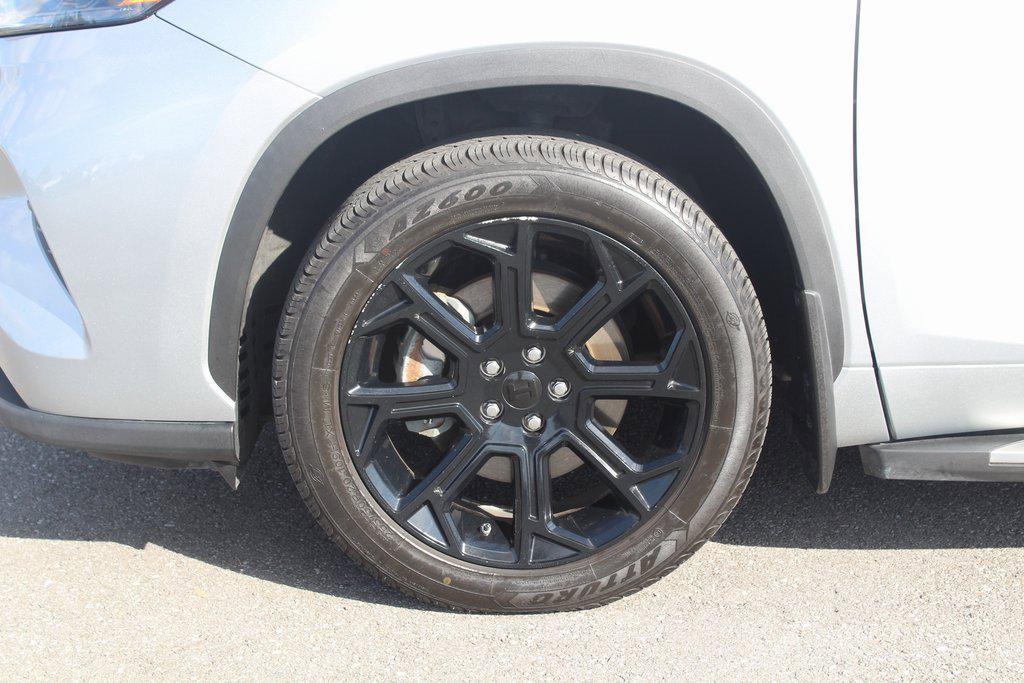 used 2022 Toyota Highlander car, priced at $25,995