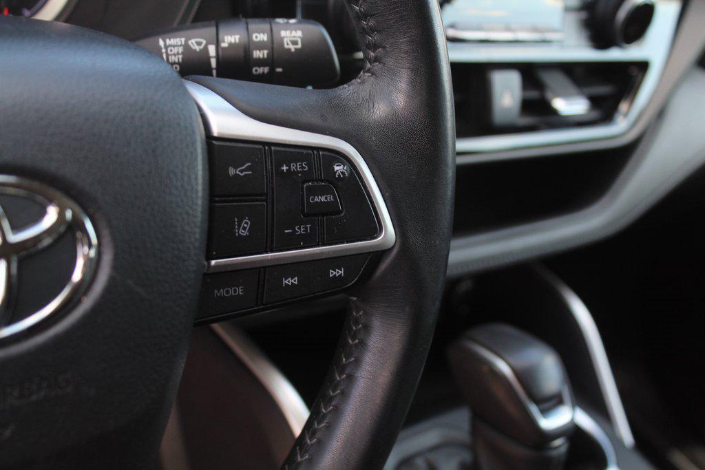 used 2022 Toyota Highlander car, priced at $25,995