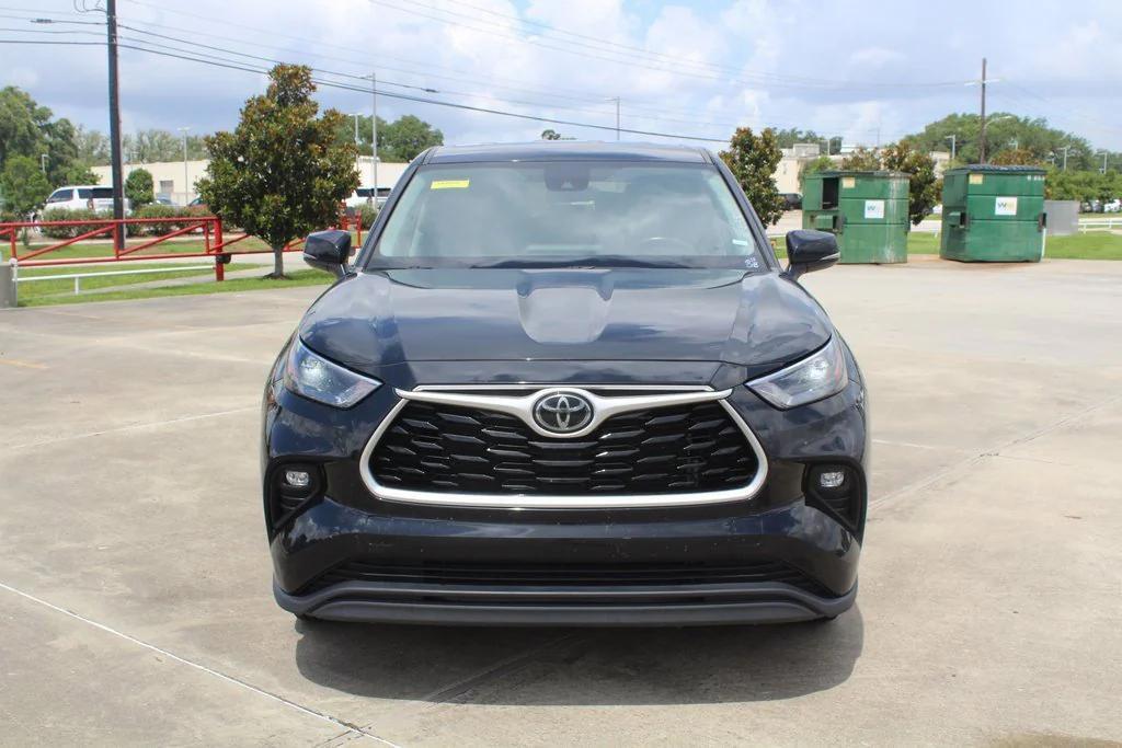 used 2023 Toyota Highlander car, priced at $30,895