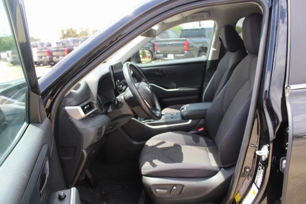 used 2023 Toyota Highlander car, priced at $30,895