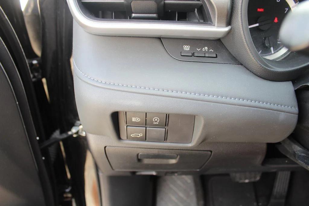 used 2023 Toyota Highlander car, priced at $30,895