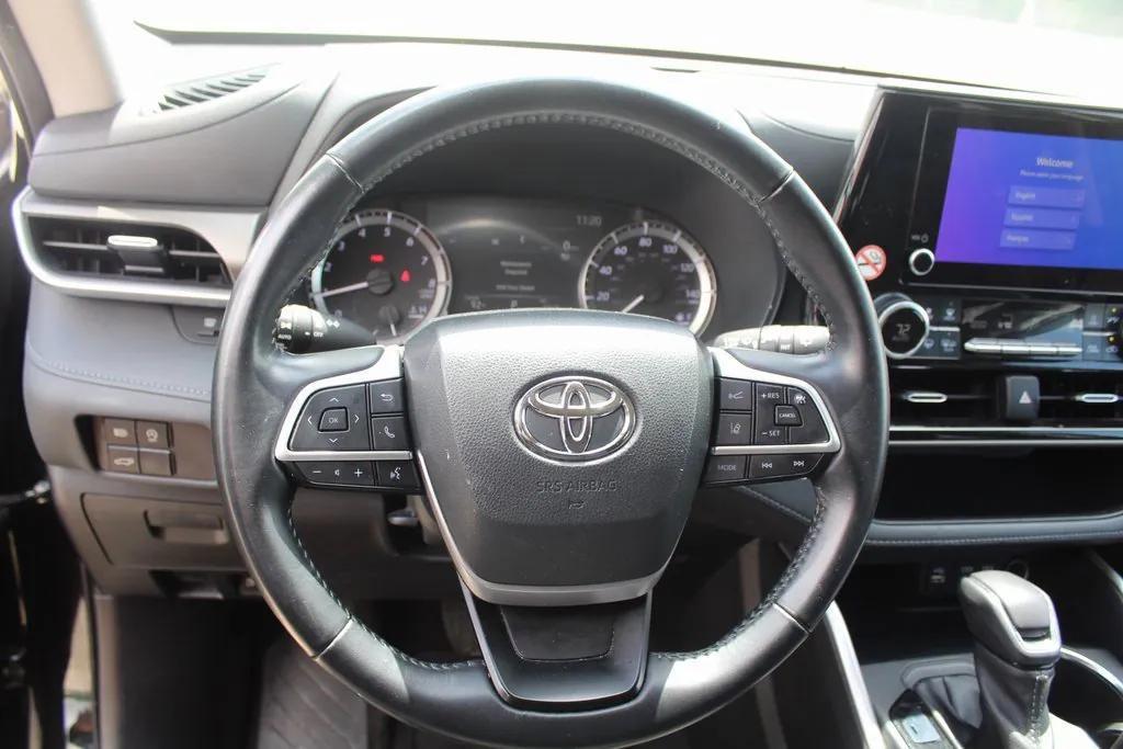 used 2023 Toyota Highlander car, priced at $30,895