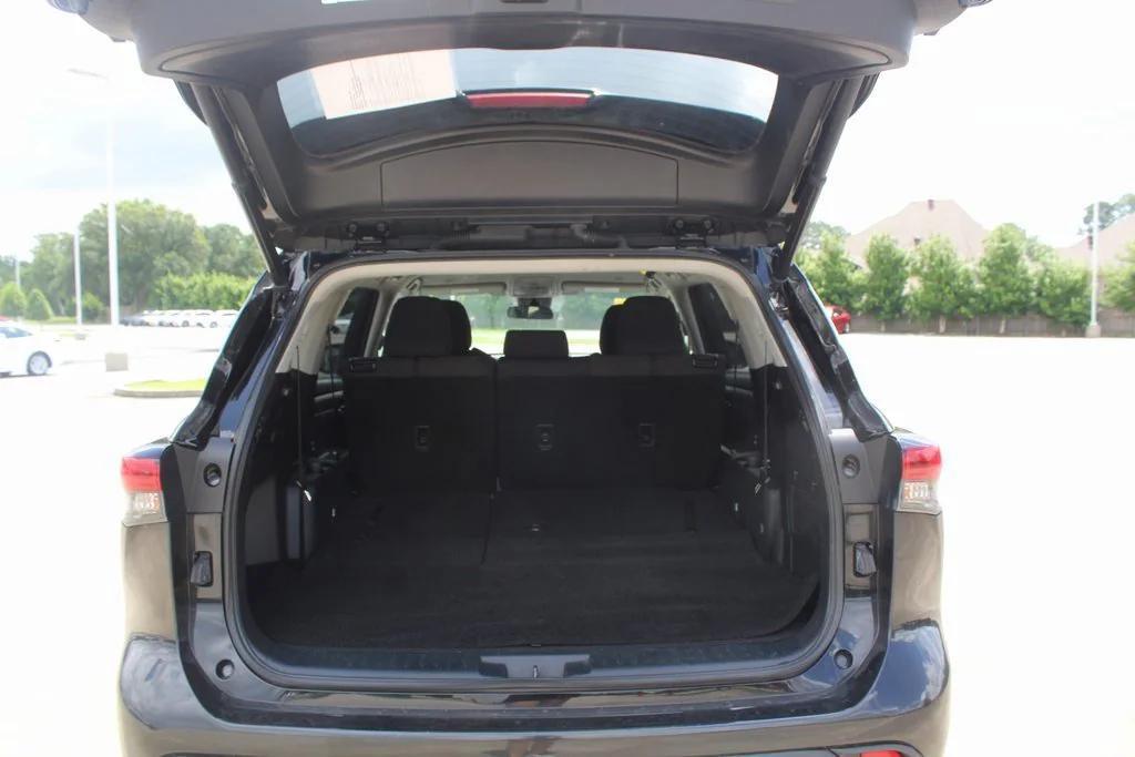 used 2023 Toyota Highlander car, priced at $30,895