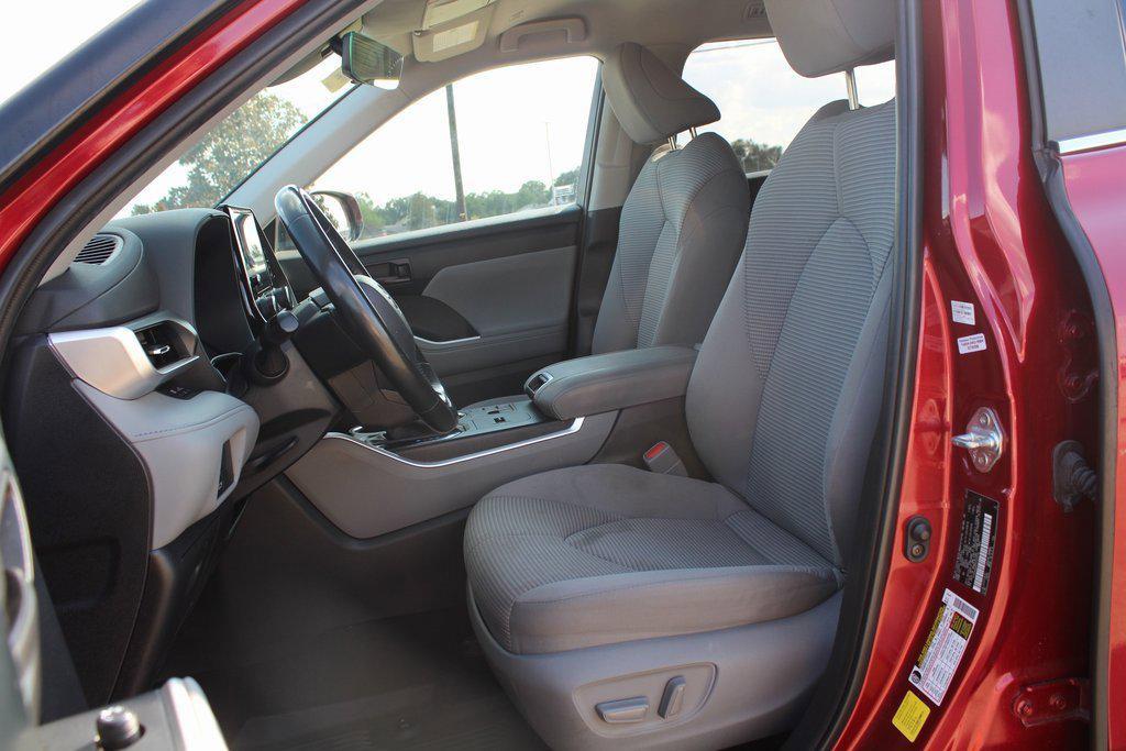 used 2023 Toyota Highlander Hybrid car, priced at $31,995
