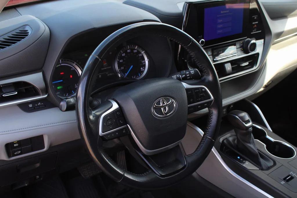 used 2023 Toyota Highlander Hybrid car, priced at $31,995