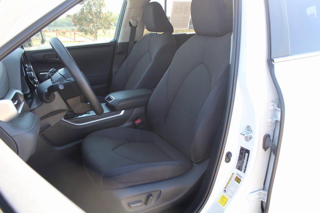 used 2023 Toyota Highlander car, priced at $31,995
