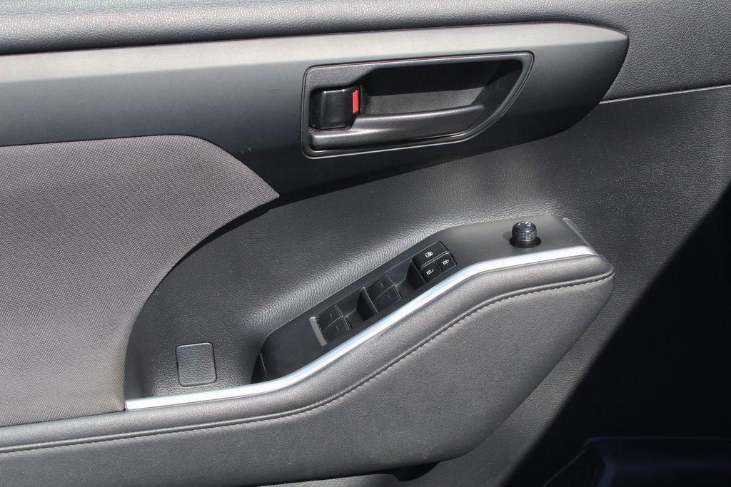 used 2023 Toyota Highlander car, priced at $31,995