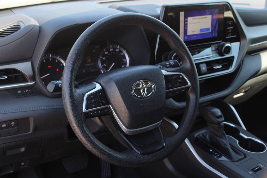 used 2023 Toyota Highlander car, priced at $31,995