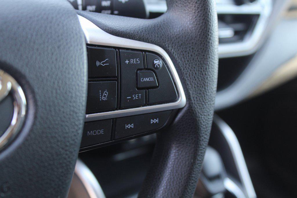 used 2023 Toyota Highlander car, priced at $31,995