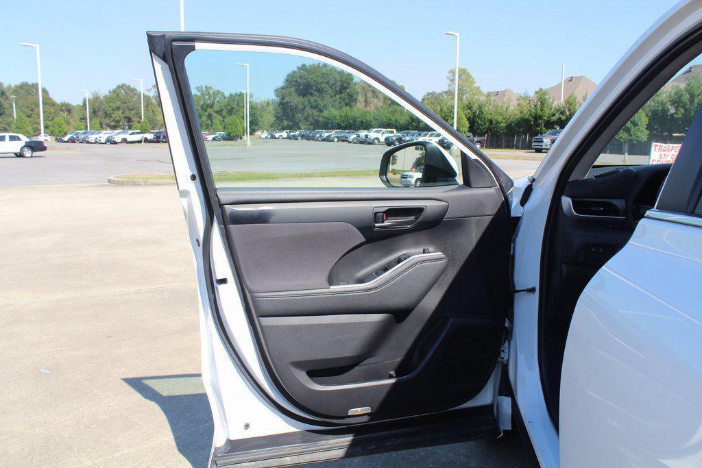 used 2023 Toyota Highlander car, priced at $31,995