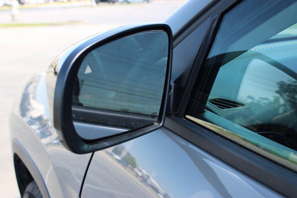 used 2023 Jeep Cherokee car, priced at $20,795