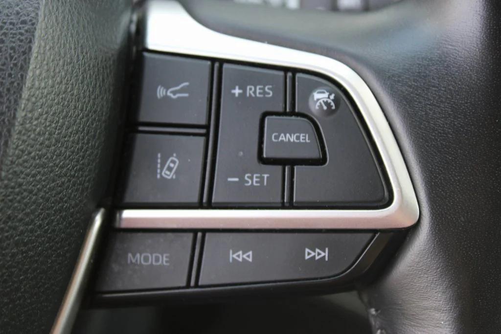 used 2023 Toyota Highlander car, priced at $30,995