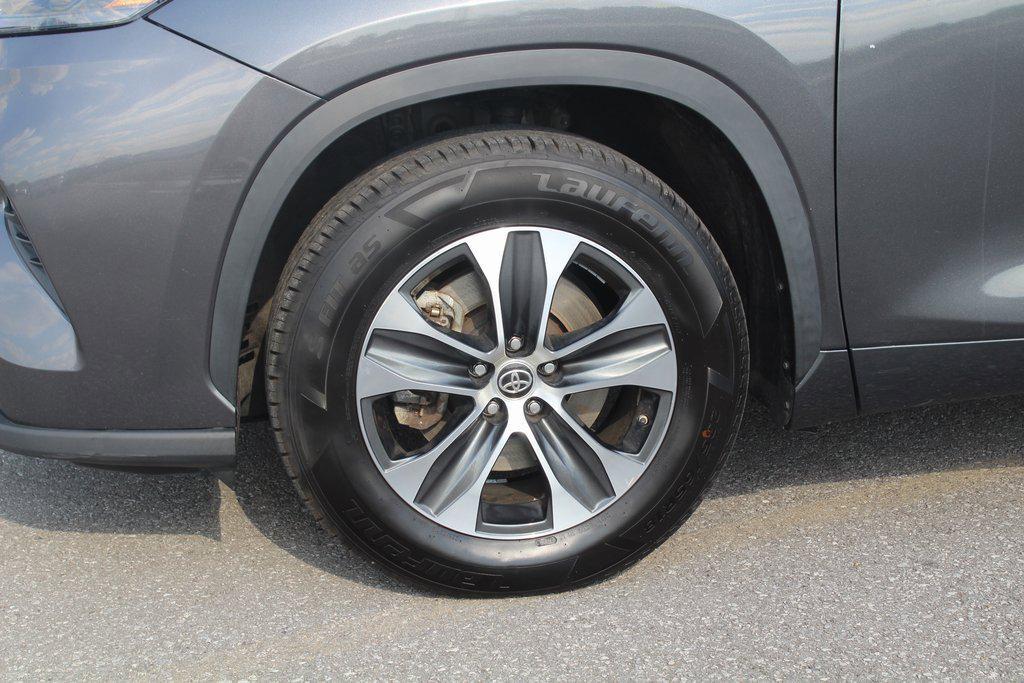 used 2023 Toyota Highlander car, priced at $32,995