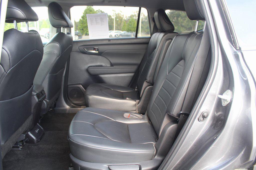 used 2023 Toyota Highlander car, priced at $32,995