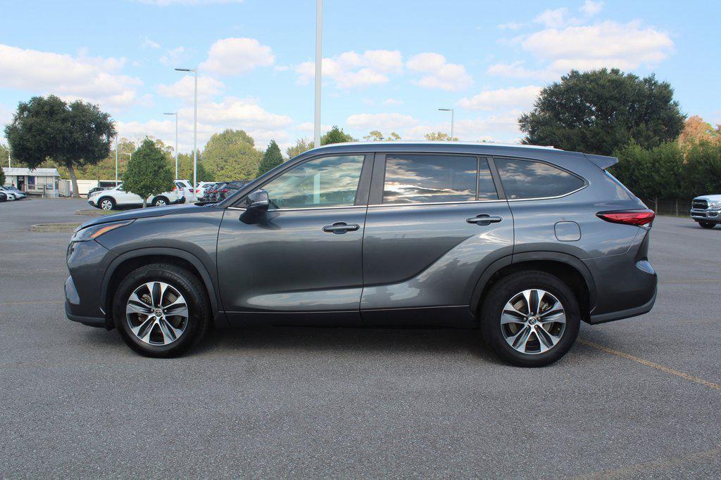 used 2023 Toyota Highlander car, priced at $32,995