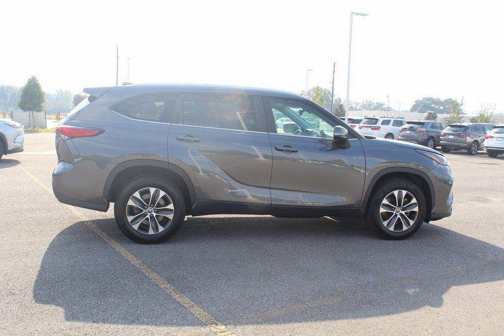 used 2023 Toyota Highlander car, priced at $32,995