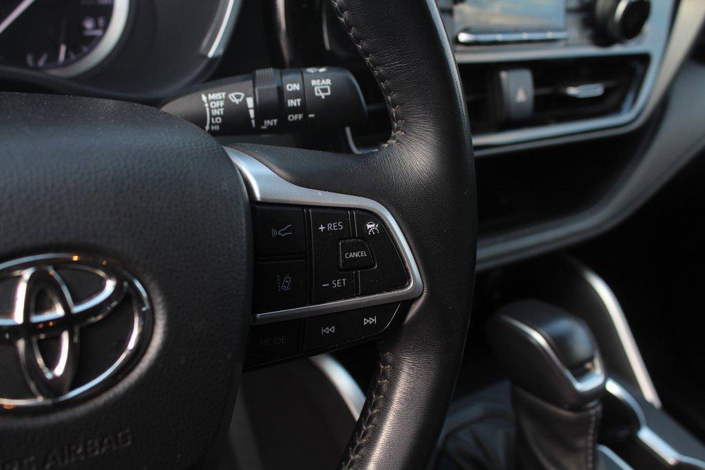 used 2023 Toyota Highlander car, priced at $32,995