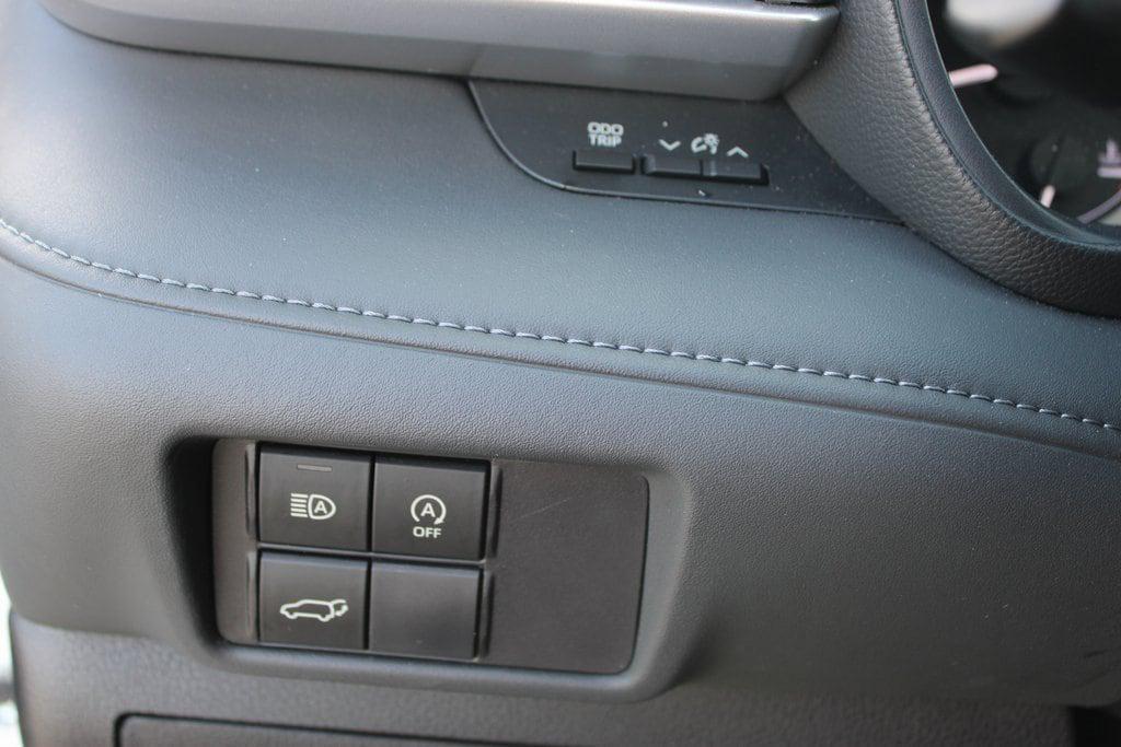 used 2023 Toyota Highlander car, priced at $29,995