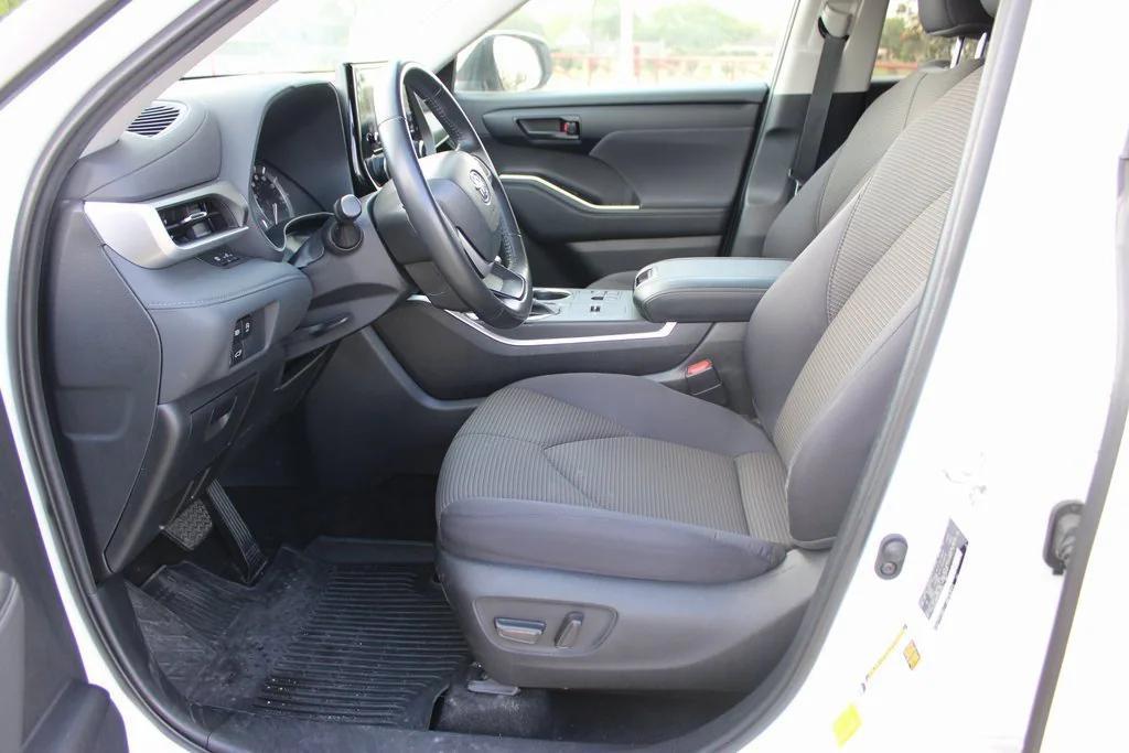 used 2023 Toyota Highlander car, priced at $29,995