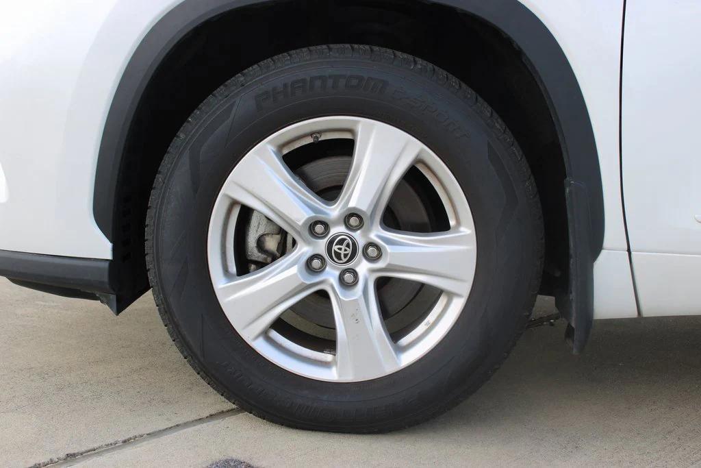 used 2023 Toyota Highlander car, priced at $29,995