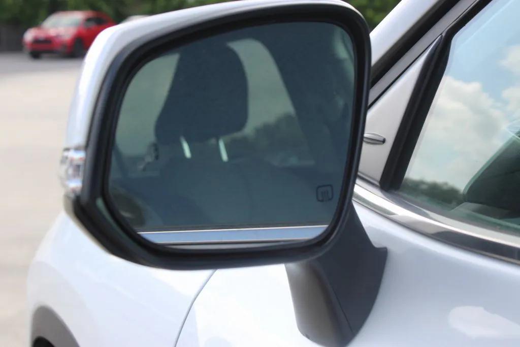 used 2023 Toyota Highlander car, priced at $29,995