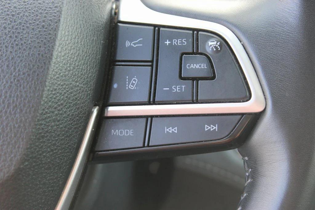 used 2023 Toyota Highlander car, priced at $29,995