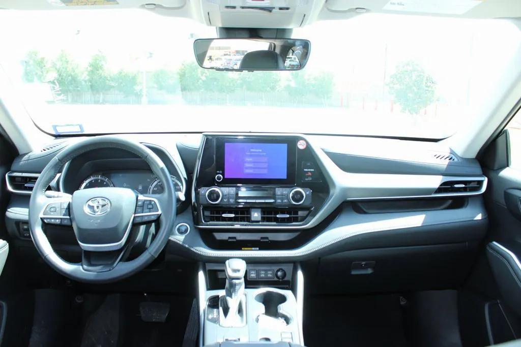 used 2022 Toyota Highlander car, priced at $31,295