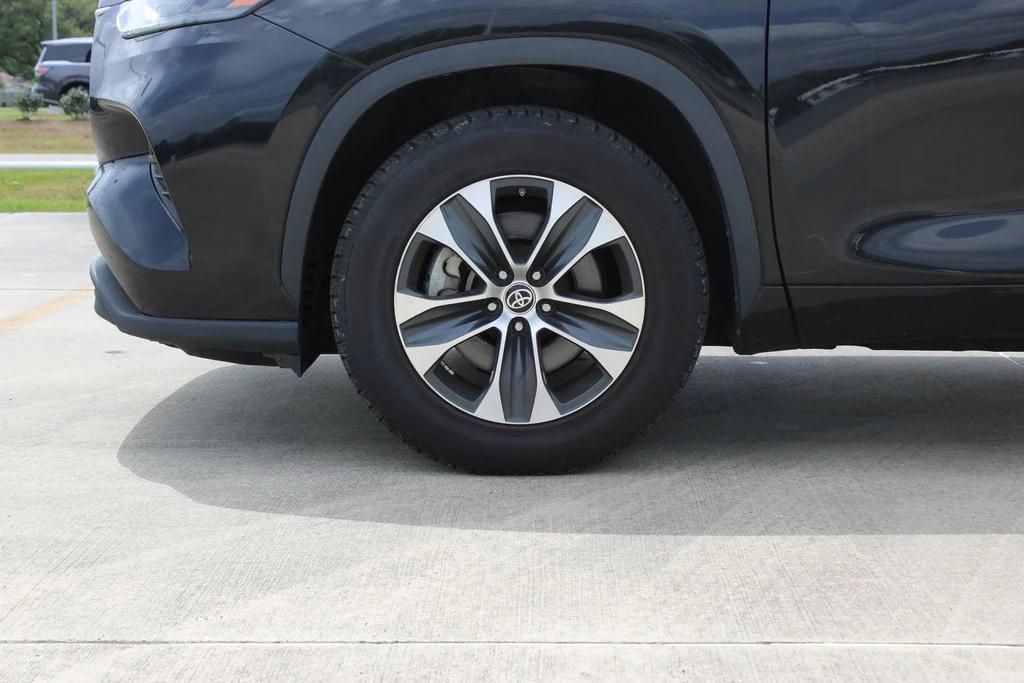 used 2022 Toyota Highlander car, priced at $31,295