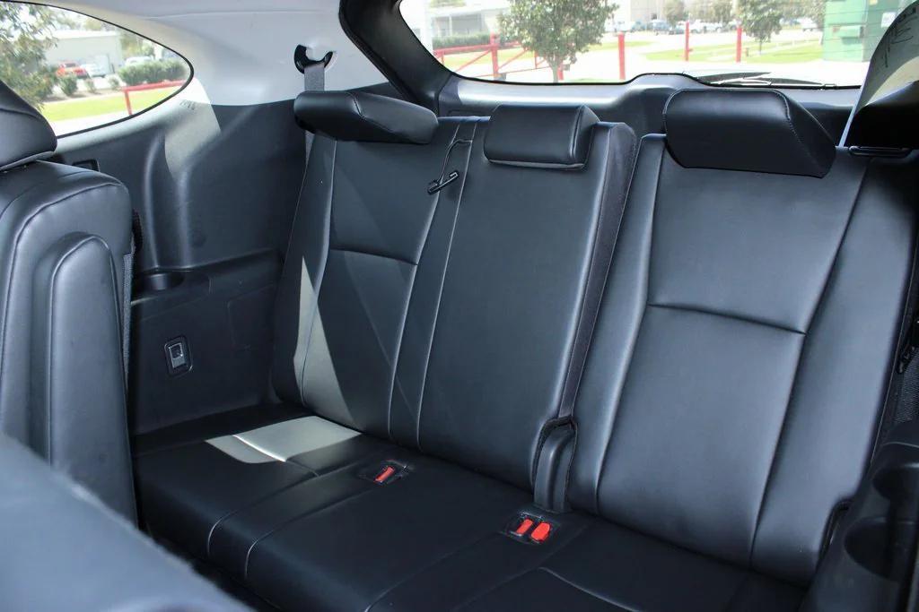 used 2022 Toyota Highlander car, priced at $31,295