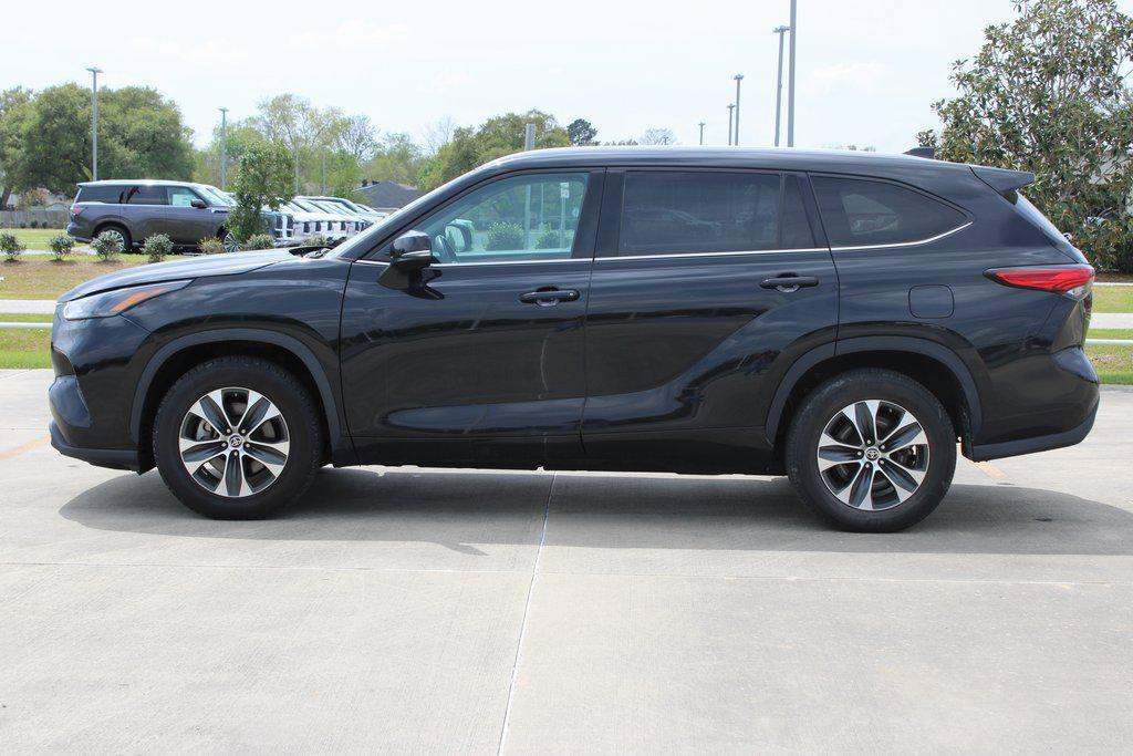 used 2022 Toyota Highlander car, priced at $31,295