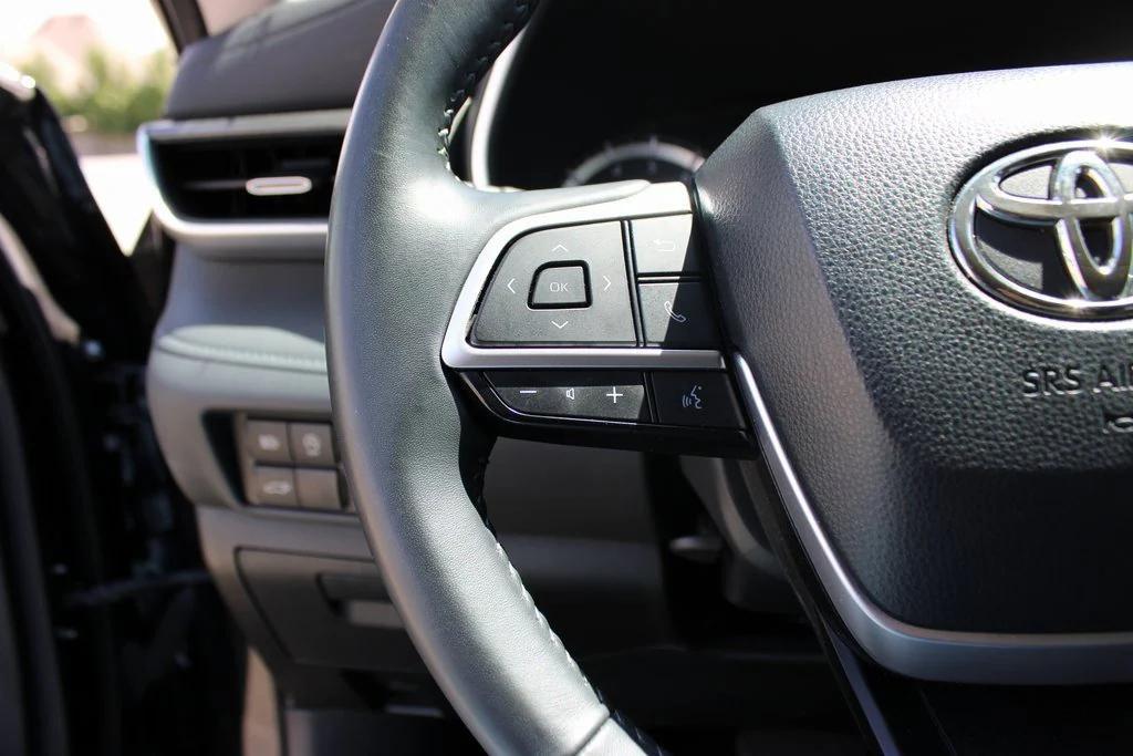 used 2022 Toyota Highlander car, priced at $31,295