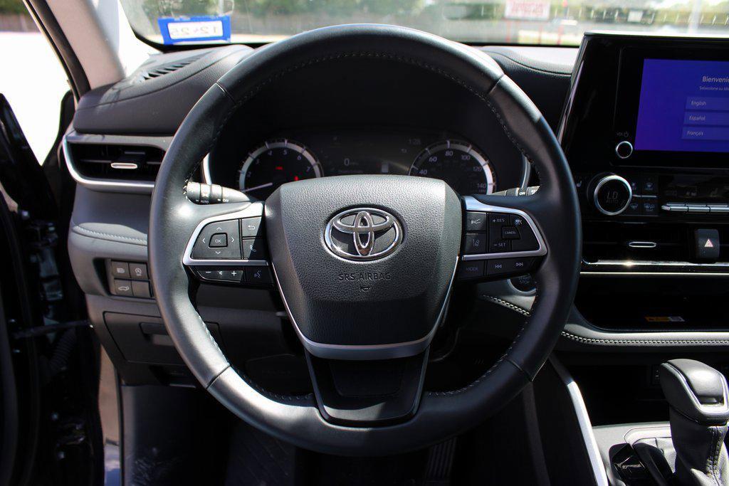 used 2022 Toyota Highlander car, priced at $31,295