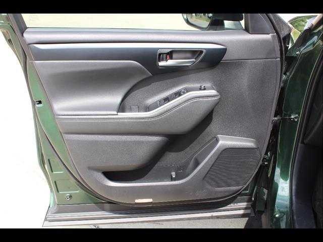 used 2025 Toyota Highlander Hybrid car, priced at $45,475