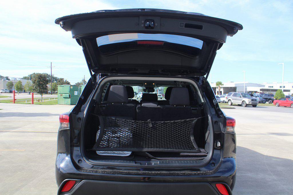 used 2023 Toyota Highlander car, priced at $33,995