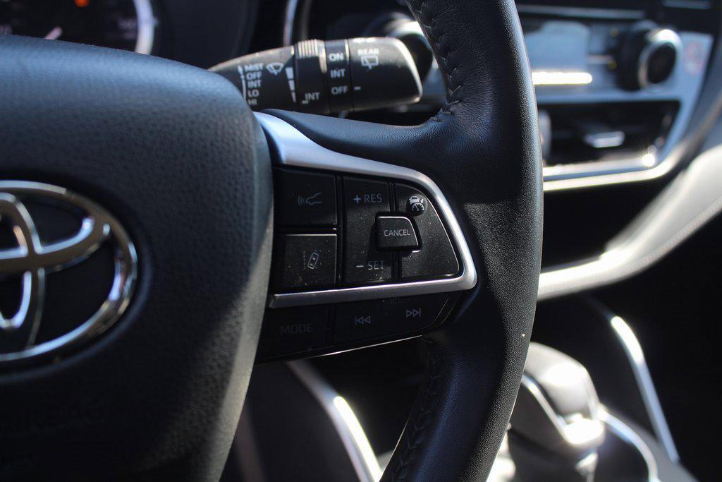 used 2023 Toyota Highlander car, priced at $29,995