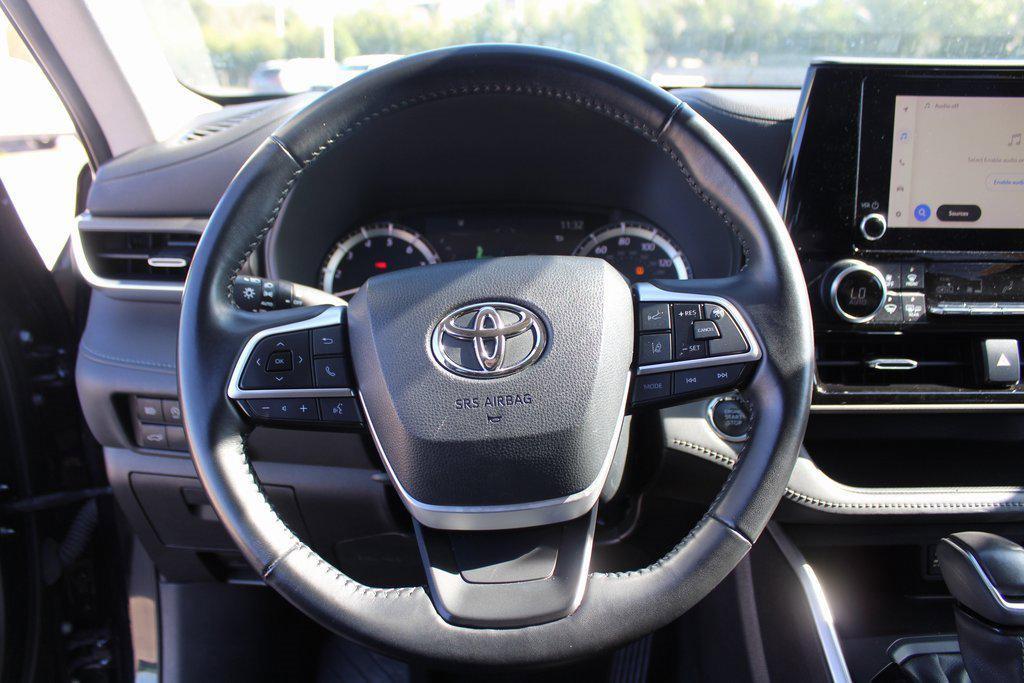 used 2023 Toyota Highlander car, priced at $29,995